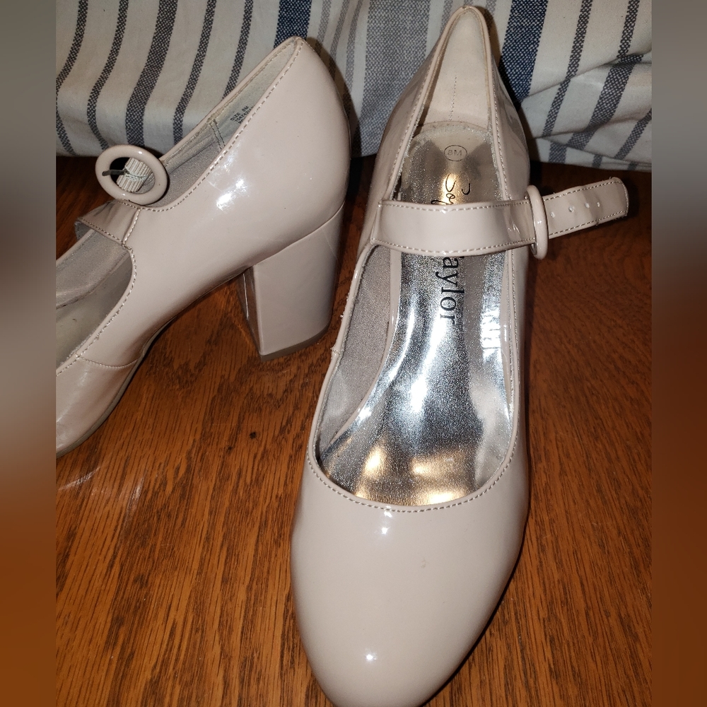 Nude Heels size 8